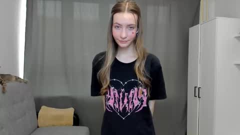 Snapshot of luminaya chatting on 02/14/26, 09:50 Naya online show from 02/14/26, 09:50