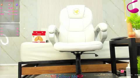 luminous__queen online show from 02/12/25, 11:51