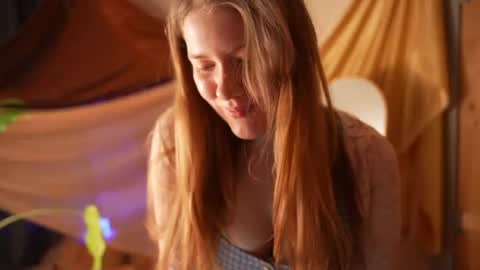 Snapshot of luminous_siren chatting on 06/09/26, 02:17 Hannah online show from 06/09/26, 02:17