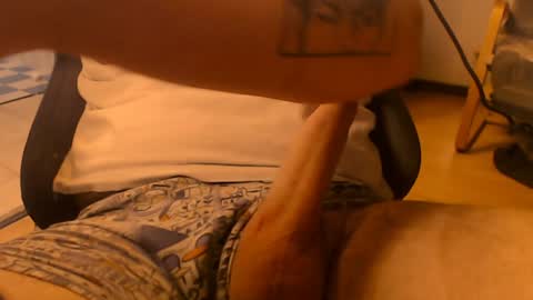 Snapshot of lumpie2508 chatting on 12/20/24, 11:37 lumpie2508 online show from 12/20/24, 11:37