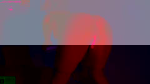 Snapshot of luna107237785 chatting on 05/13/26, 02:31 Luna online show from 05/13/26, 02:31