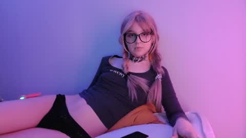 Luna online show from 07/11/26, 11:28