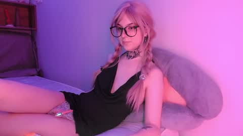 Luna online show from 08/01/26, 11:03