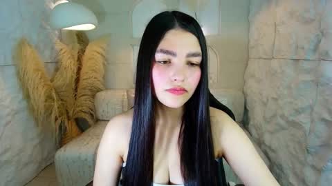 Luna online show from 10/18/25, 07:47