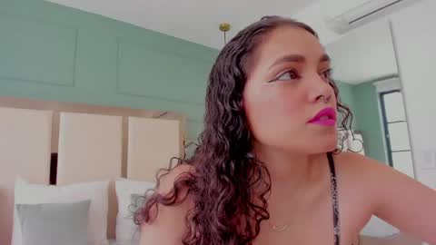 Snapshot of luna__vegga chatting on 05/18/26, 07:20 Luna online show from 05/18/26, 07:20