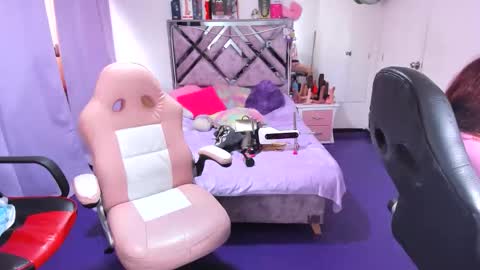 luna_analya online show from 05/25/26, 08:04