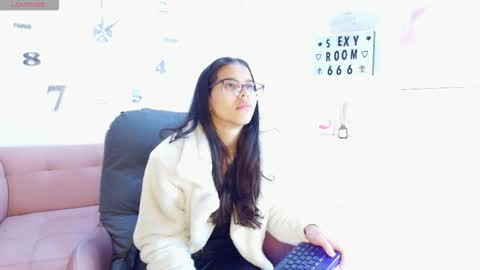 Luna And Titan  online show from 02/08/26, 11:35