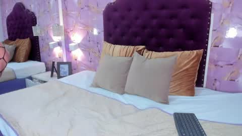Snapshot of luna_bloomm_ chatting on 07/16/26, 04:07 Luna Bloom online show from 07/16/26, 04:07
