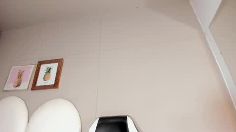 luna_bradley_ online show from 03/25/26, 12:22