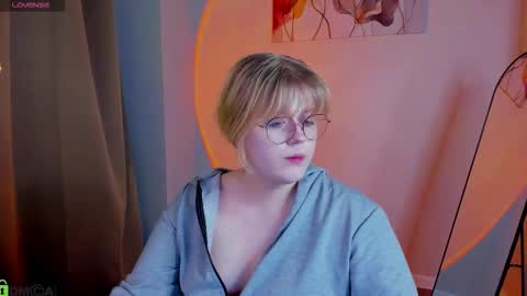 Snapshot of luna_c0ra chatting on 02/13/26, 01:12 luna online show from 02/13/26, 01:12