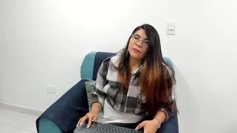 luna  online show from 03/06/25, 11:25