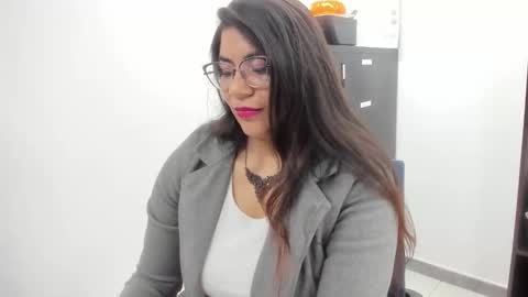 luna  online show from 12/01/25, 11:15