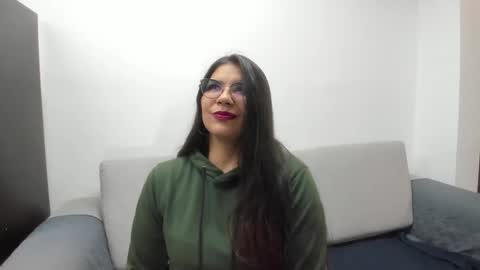 luna  online show from 12/04/25, 11:08