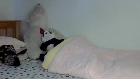 Snapshot of luna_empress chatting on 05/03/26, 02:45 maskedmalkia online show from 05/03/26, 02:45