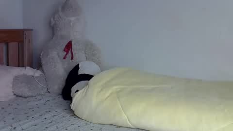 Snapshot of luna_empress chatting on 05/13/26, 02:09 maskedmalkia online show from 05/13/26, 02:09