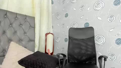 Snapshot of luna_evaa chatting on 01/15/25, 06:40 Luna Eva online show from 01/15/25, 06:40