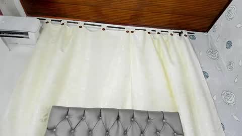 Snapshot of luna_evaa chatting on 02/20/25, 06:13 Luna Eva online show from 02/20/25, 06:13