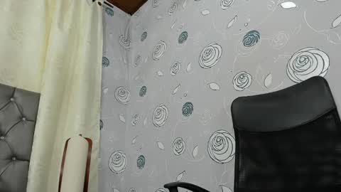 Snapshot of luna_evaa chatting on 02/22/25, 05:57 Luna Eva online show from 02/22/25, 05:57