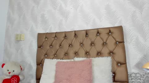 Snapshot of luna_evaa chatting on 09/13/25, 01:44 Luna Eva online show from 09/13/25, 01:44