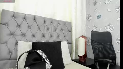 Snapshot of luna_evaa chatting on 10/25/25, 12:56 Luna Eva online show from 10/25/25, 12:56