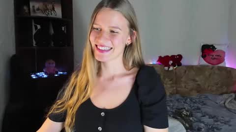 luna_evan online show from 12/17/24, 01:16