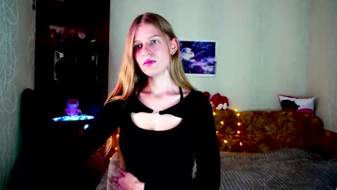 luna_evan online show from 10/03/25, 10:23