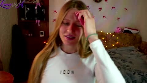 luna_evan online show from 04/15/26, 08:32