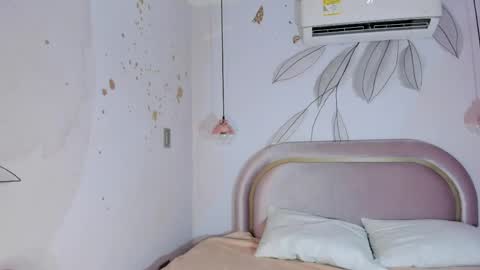 luna_ferrari online show from 04/12/26, 11:37