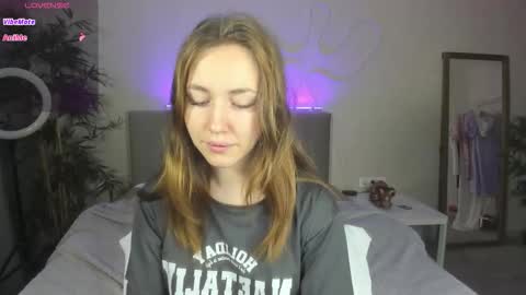 Luna online show from 09/27/25, 11:54