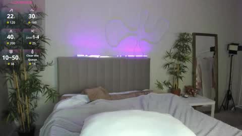 Luna online show from 10/06/25, 11:24