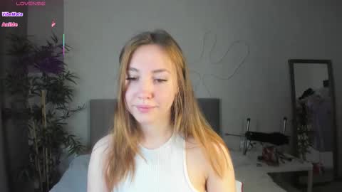 Luna online show from 10/12/25, 11:04