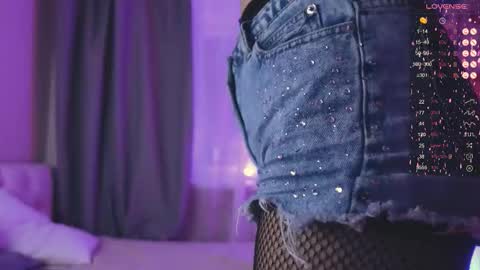 Luna online show from 09/26/25, 06:39