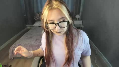 Snapshot of luna_host chatting on 05/14/26, 01:45 Luna Host online show from 05/14/26, 01:45