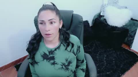 Snapshot of luna_lgomez chatting on 04/22/26, 10:39 luna online show from 04/22/26, 10:39