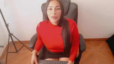 Snapshot of luna_lgomez chatting on 05/12/26, 06:27 luna online show from 05/12/26, 06:27