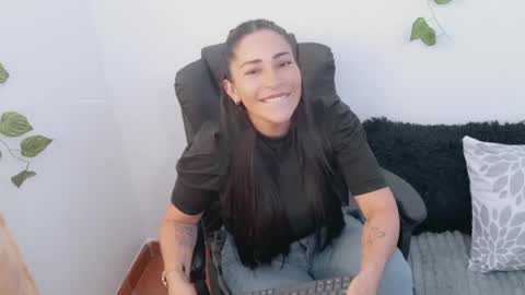 Snapshot of luna_lgomez chatting on 05/16/26, 12:04 luna online show from 05/16/26, 12:04