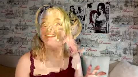 Luna online show from 03/31/26, 07:03