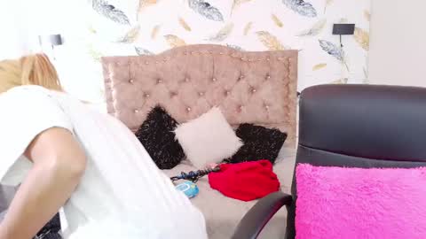 luna_lm online show from 06/15/26, 08:33