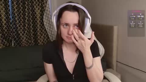 luna_loveeee online show from 10/19/25, 03:51