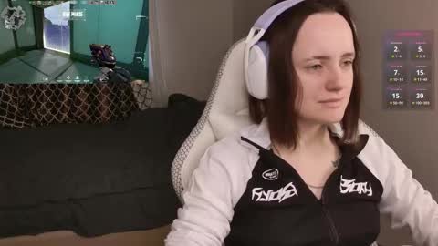 luna_loveeee online show from 10/23/25, 04:12