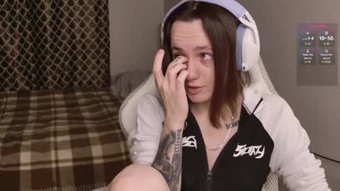 luna_loveeee online show from 10/29/25, 04:04