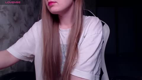 Snapshot of luna_loveisgood chatting on 12/06/24, 03:22 Luna online show from 12/06/24, 03:22