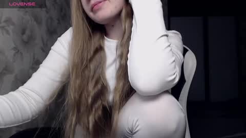 Snapshot of luna_loveisgood chatting on 12/12/24, 08:21 Luna online show from 12/12/24, 08:21