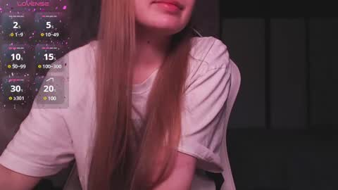 Snapshot of luna_loveisgood chatting on 12/17/24, 09:39 Luna online show from 12/17/24, 09:39