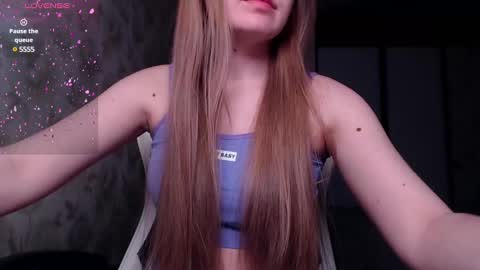 Snapshot of luna_loveisgood chatting on 12/21/24, 05:18 Luna online show from 12/21/24, 05:18