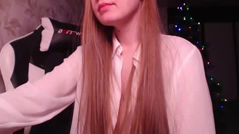 Snapshot of luna_loveisgood chatting on 12/22/24, 07:10 Luna online show from 12/22/24, 07:10