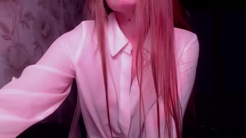 Snapshot of luna_loveisgood chatting on 01/04/25, 12:48 Luna online show from 01/04/25, 12:48