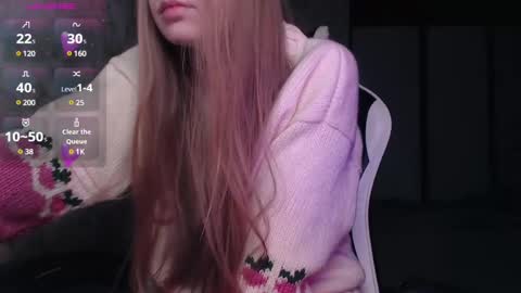 Snapshot of luna_loveisgood chatting on 01/04/25, 12:27 Luna online show from 01/04/25, 12:27