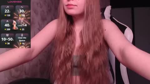 Snapshot of luna_loveisgood chatting on 02/01/25, 10:48 Luna online show from 02/01/25, 10:48