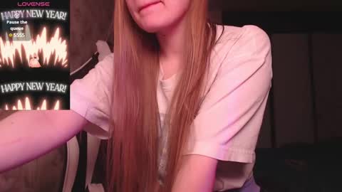 Snapshot of luna_loveisgood chatting on 02/04/25, 06:06 Luna online show from 02/04/25, 06:06